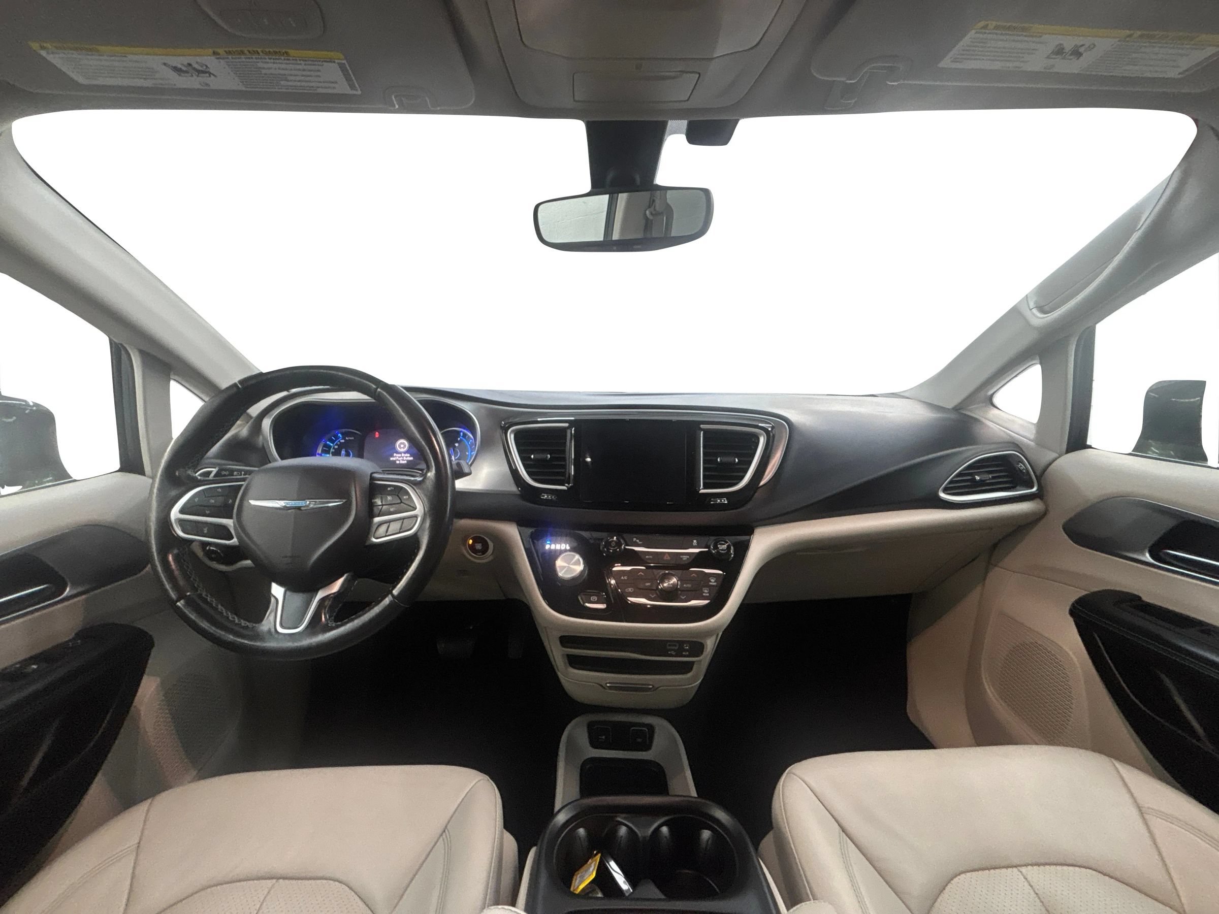 Used 2020 Chrysler Pacifica Touring-L FWD image 17