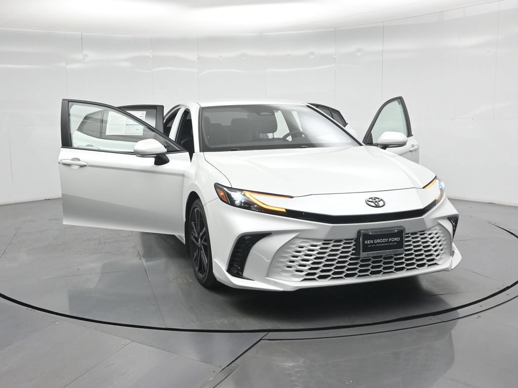 Used 2026 Toyota Camry XSE FWD image 31