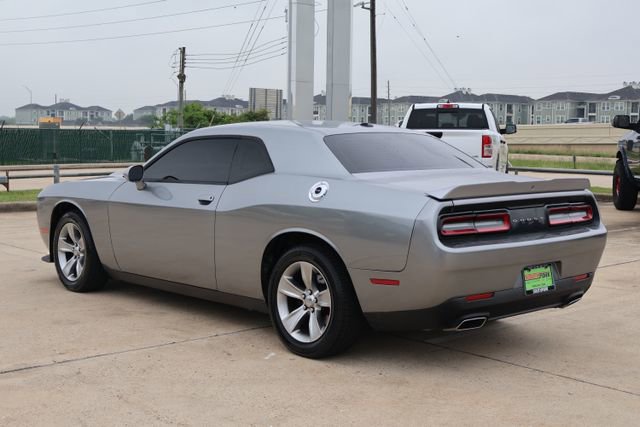 Used 2018 Dodge Challenger SXT RWD image 4