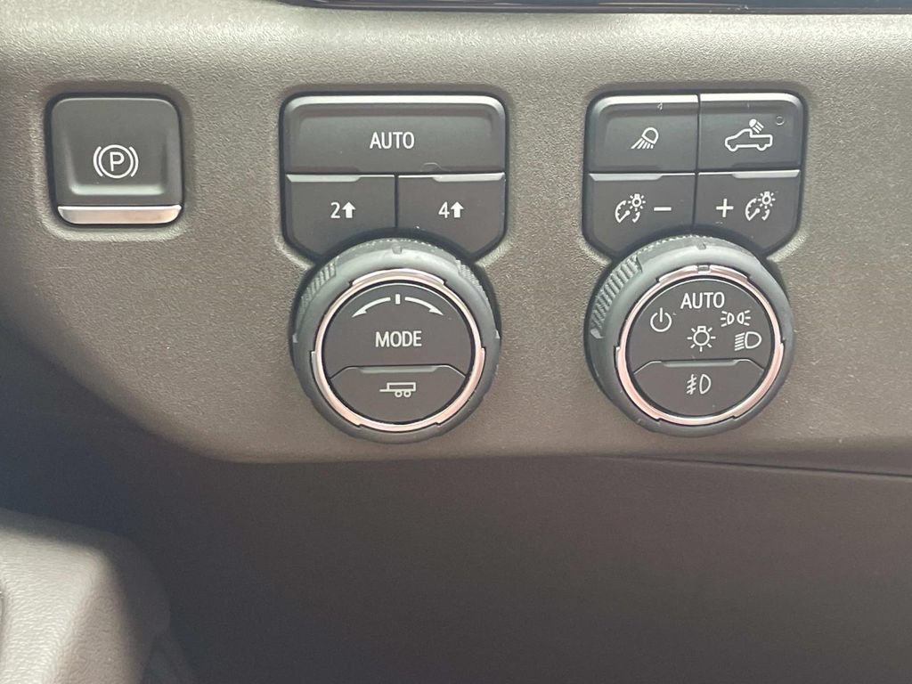 Used 2023 Chevrolet Silverado 1500 LTZ w/ Technology Package AWD/4WD image 31