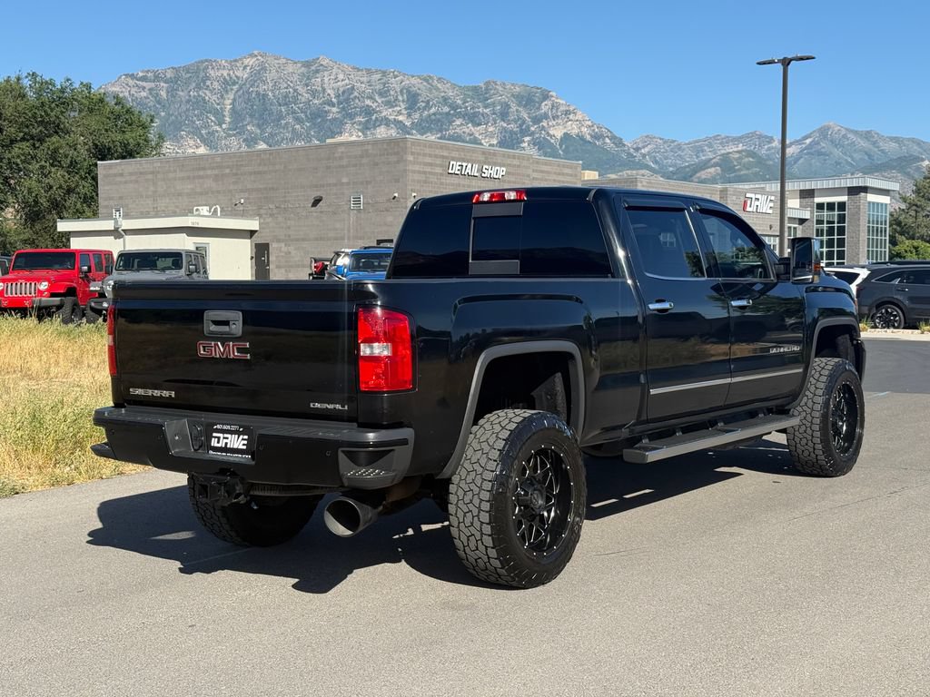 Used 2018 GMC Sierra 3500 Denali w/ Suspension Package, Off-Road AWD/4WD image 9
