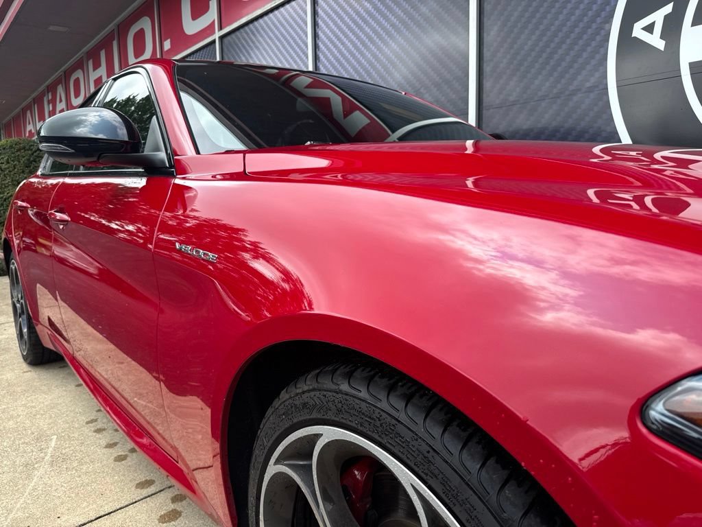 Used 2022 Alfa Romeo Giulia Veloce AWD/4WD image 2