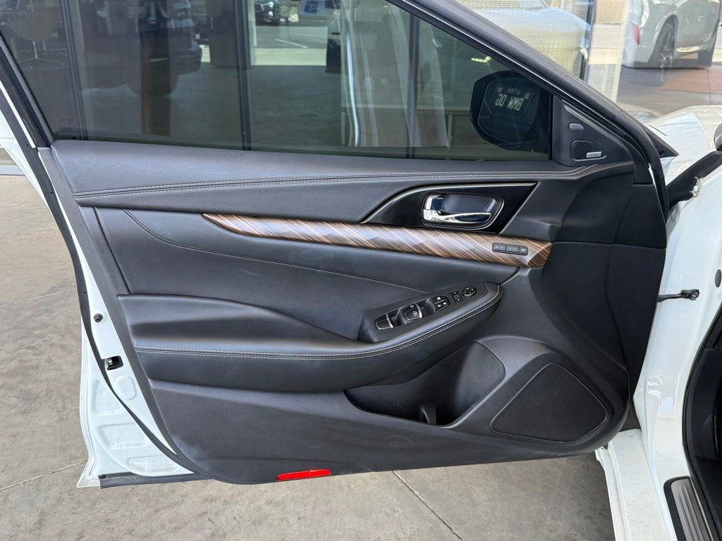 Used 2017 Nissan Maxima Platinum image 8