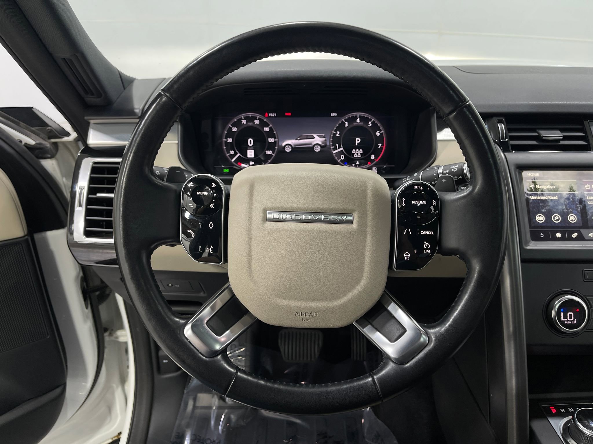 Used 2020 Land Rover Discovery Landmark AWD/4WD image 22