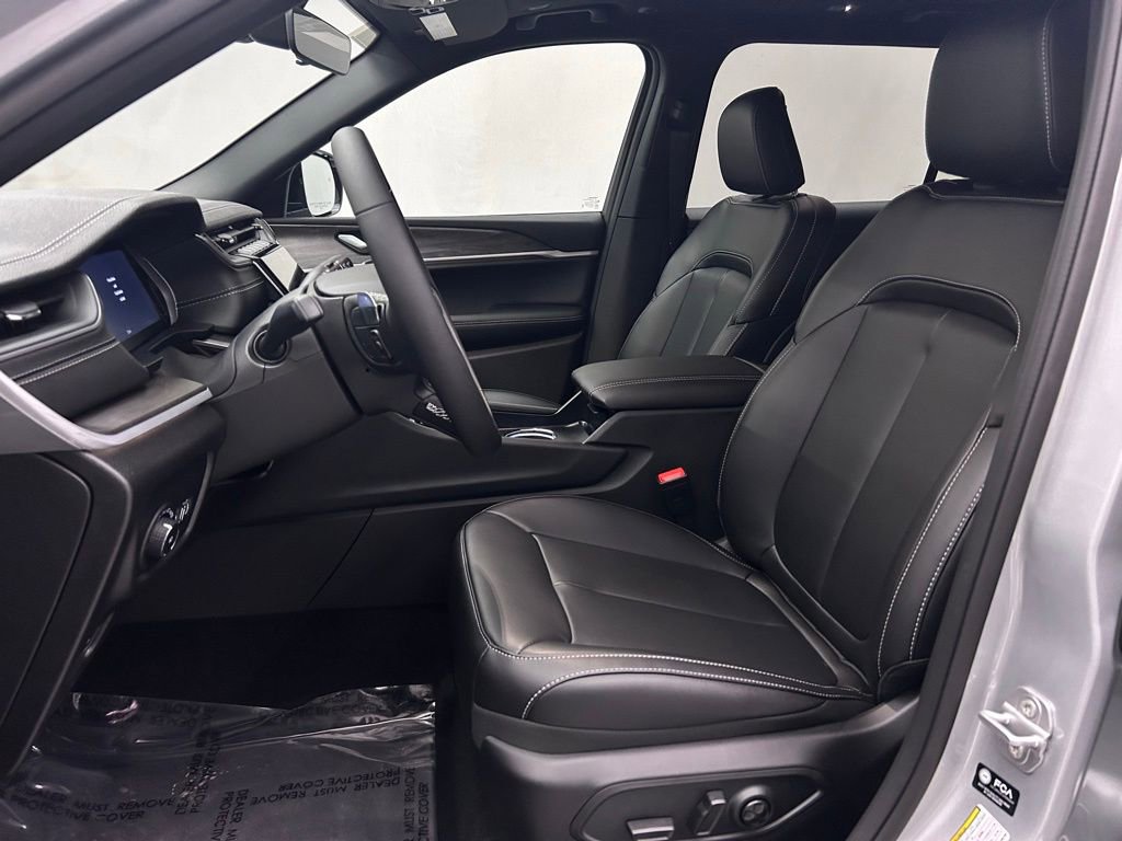 New 2025 Jeep Grand Cherokee L Limited AWD/4WD image 12