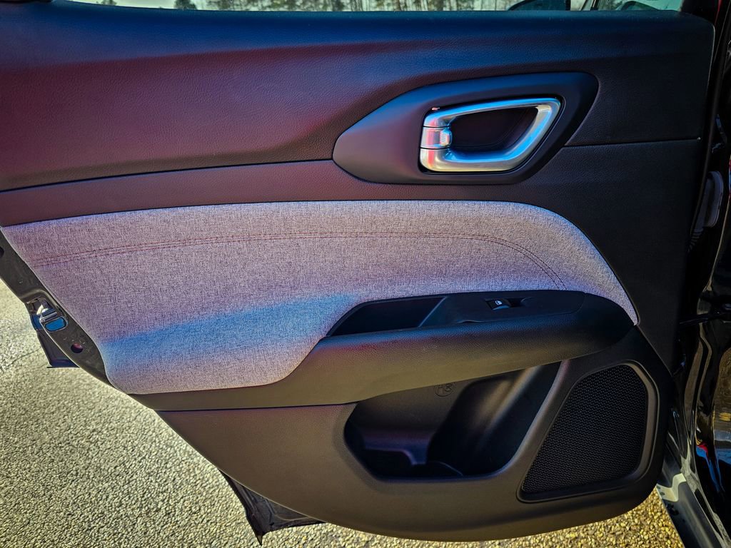 Used 2024 Jeep Compass Latitude image 28