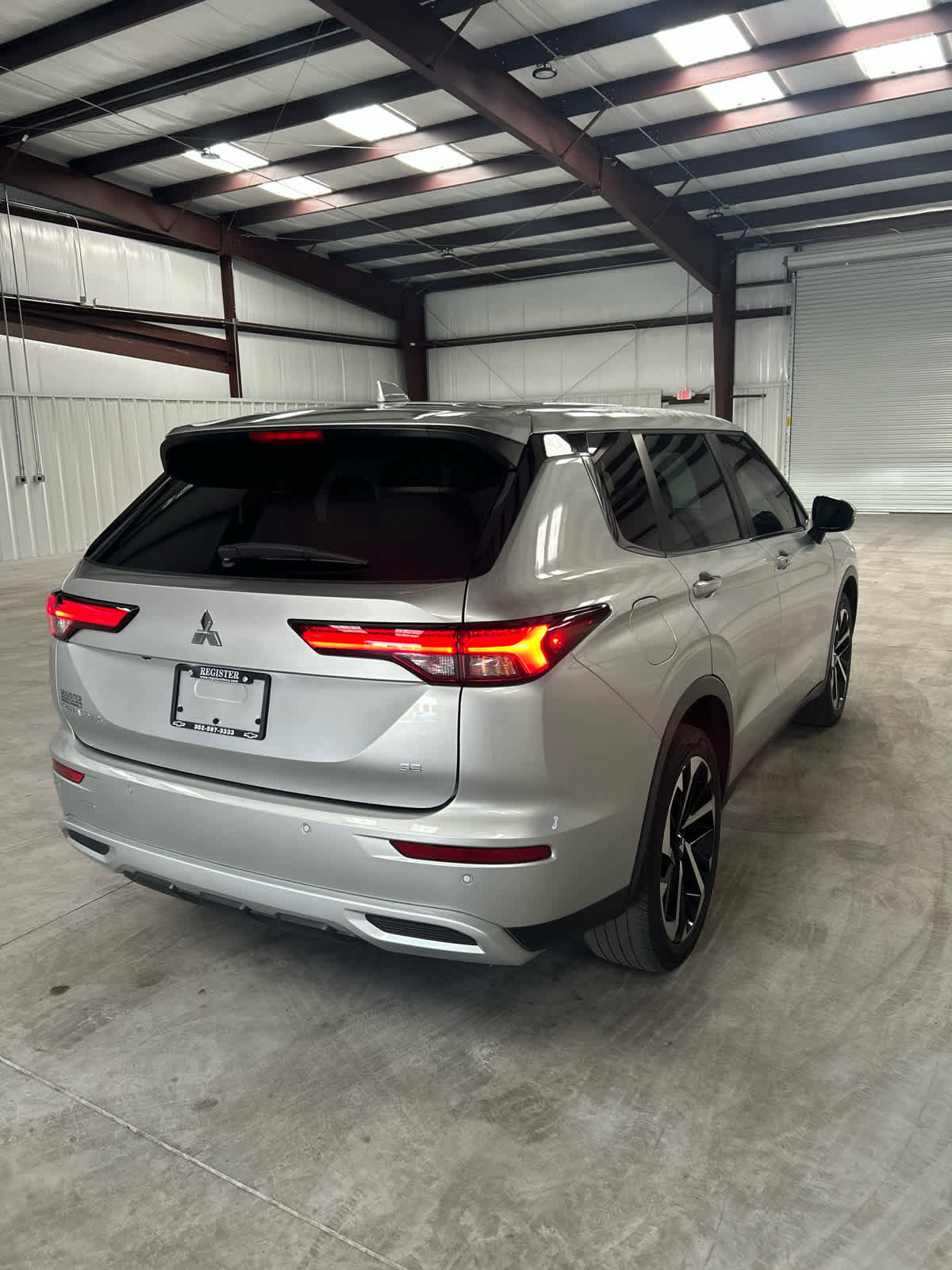 Used 2023 Mitsubishi Outlander SE image 5