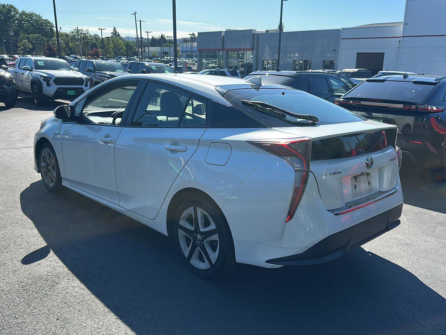 Used 2016 Toyota Prius Three Touring FWD image 2