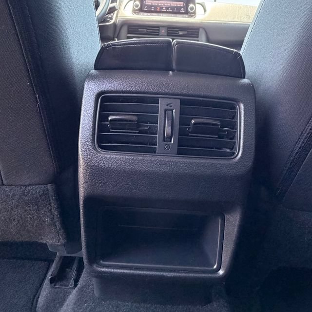 Used 2024 Nissan Rogue S FWD image 32