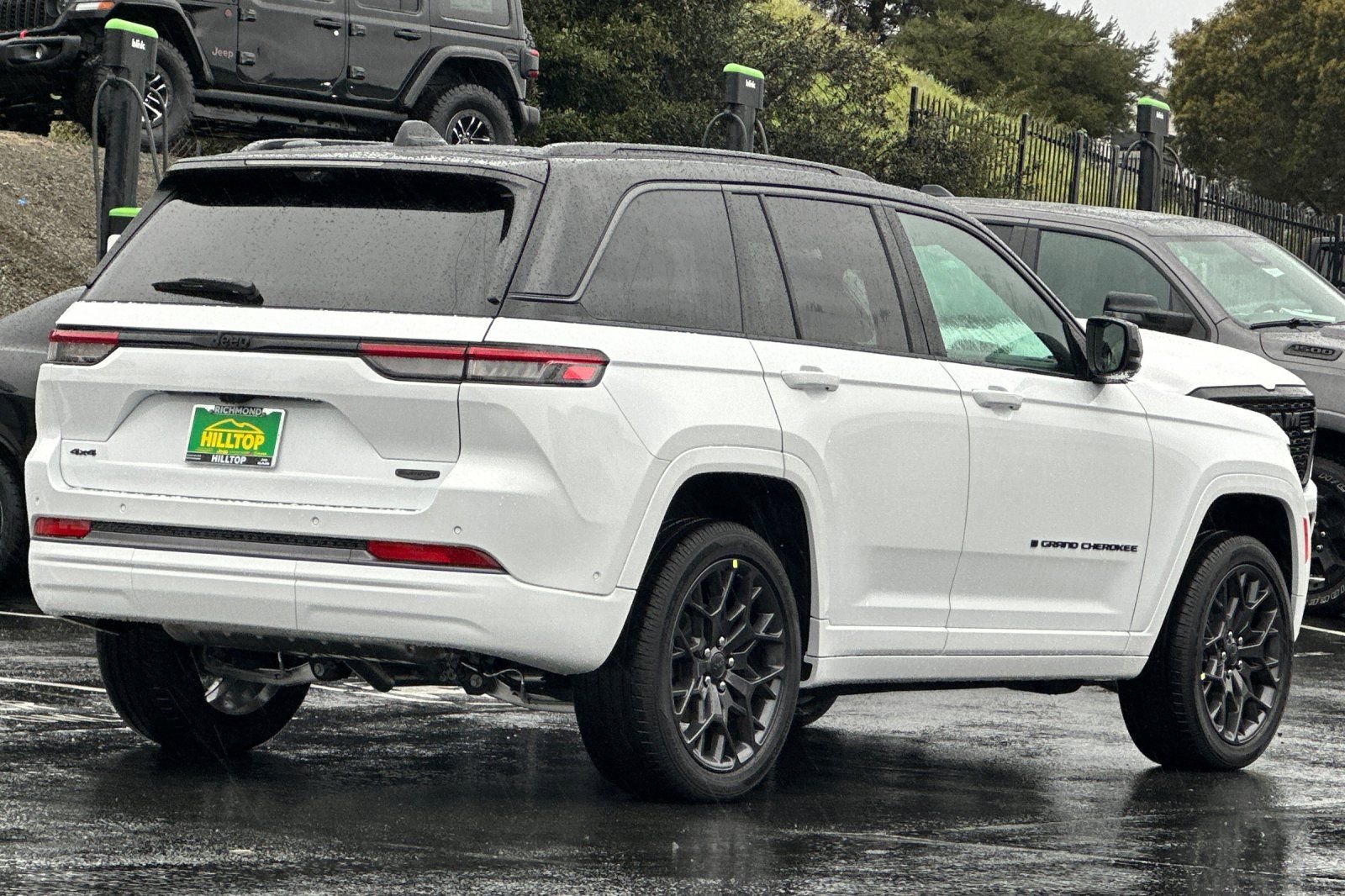 New 2026 Jeep Grand Cherokee Summit image 4