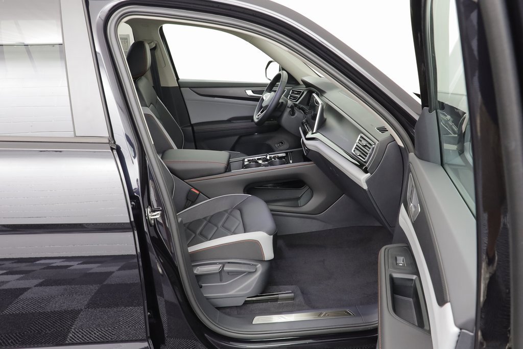 New 2026 Volkswagen Atlas Peak Edition image 18