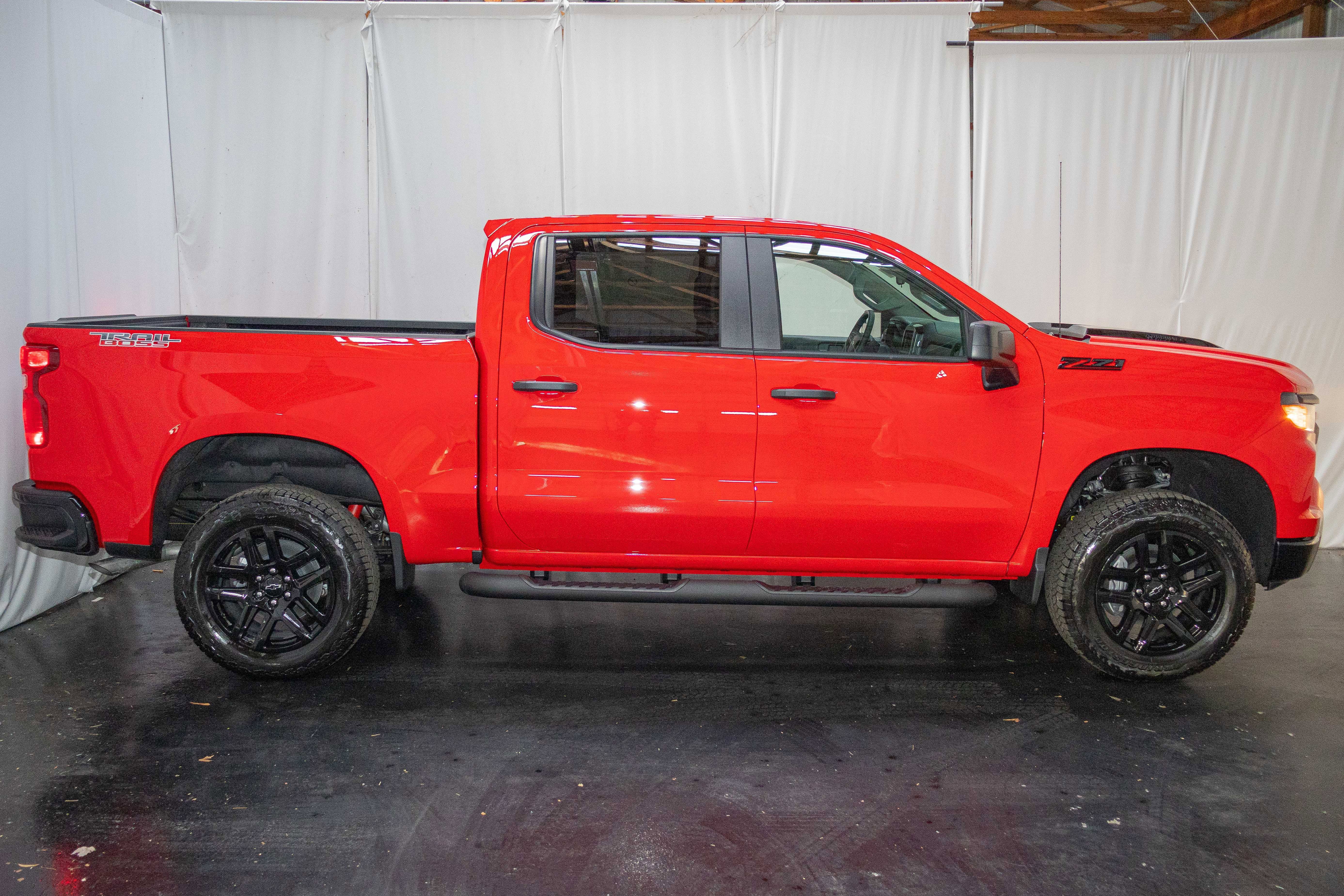 New 2026 Chevrolet Silverado 1500 Custom Trail Boss w/ LPO, Dark Essentials Package image 6
