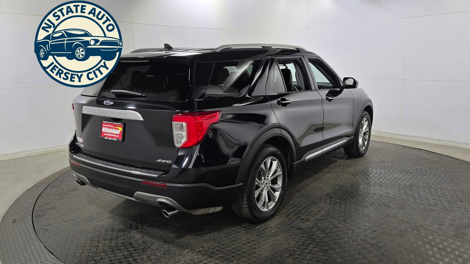 Used 2021 Ford Explorer Limited w/ Equipment Group 301A AWD/4WD image 13