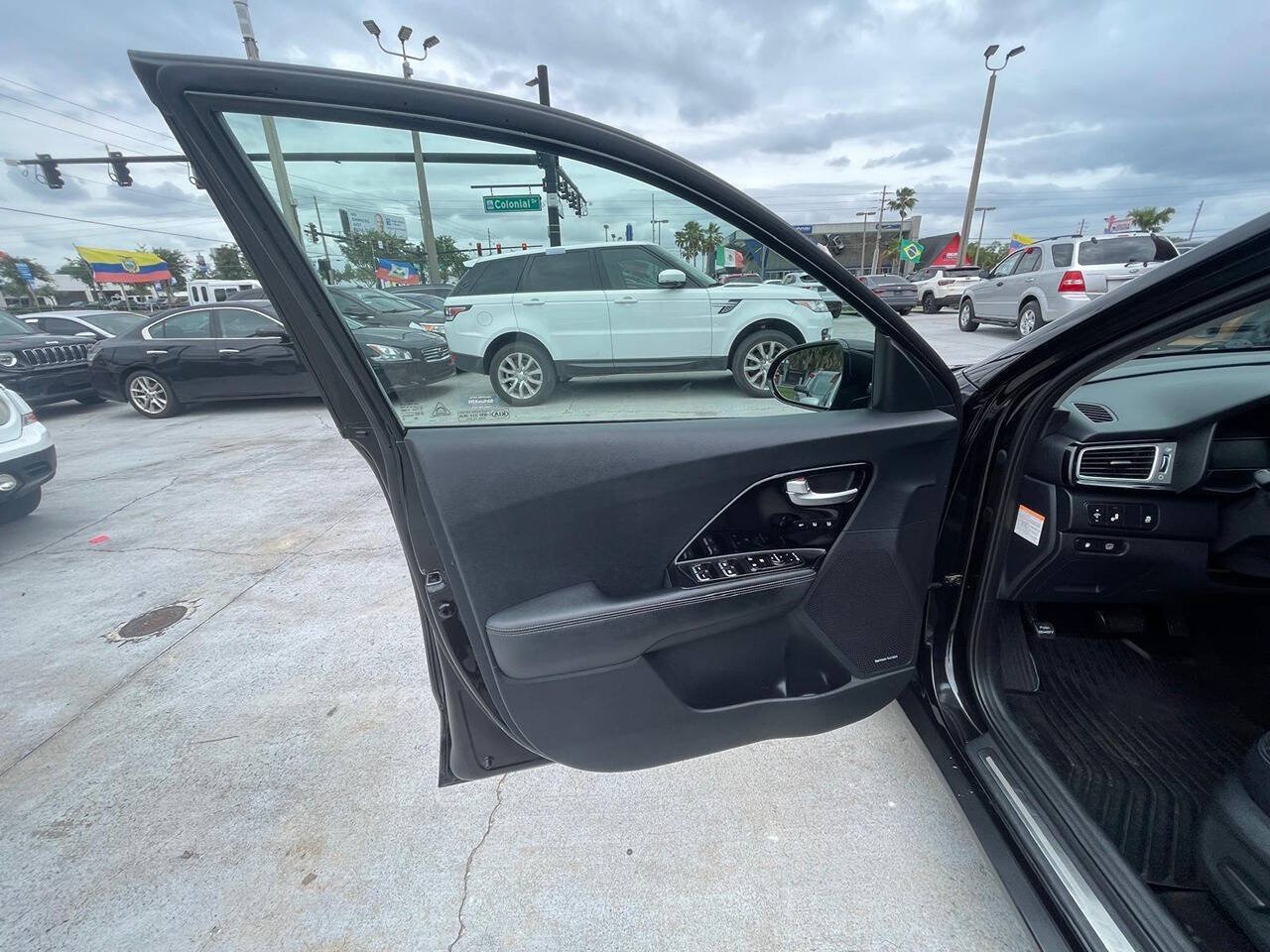 Used 2017 Kia Niro Touring FWD image 4