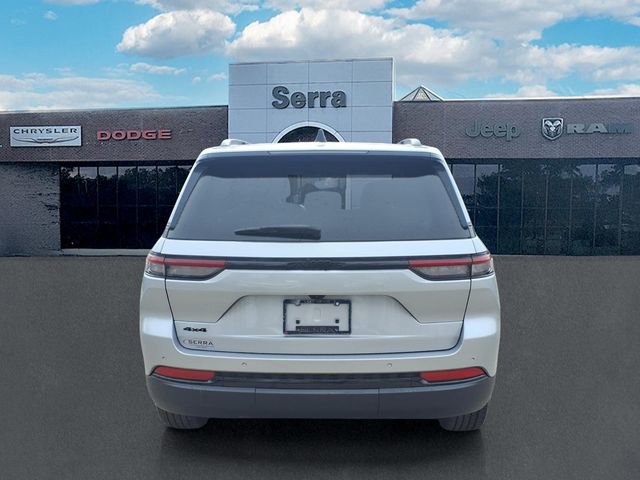 Used 2024 Jeep Grand Cherokee Altitude image 5