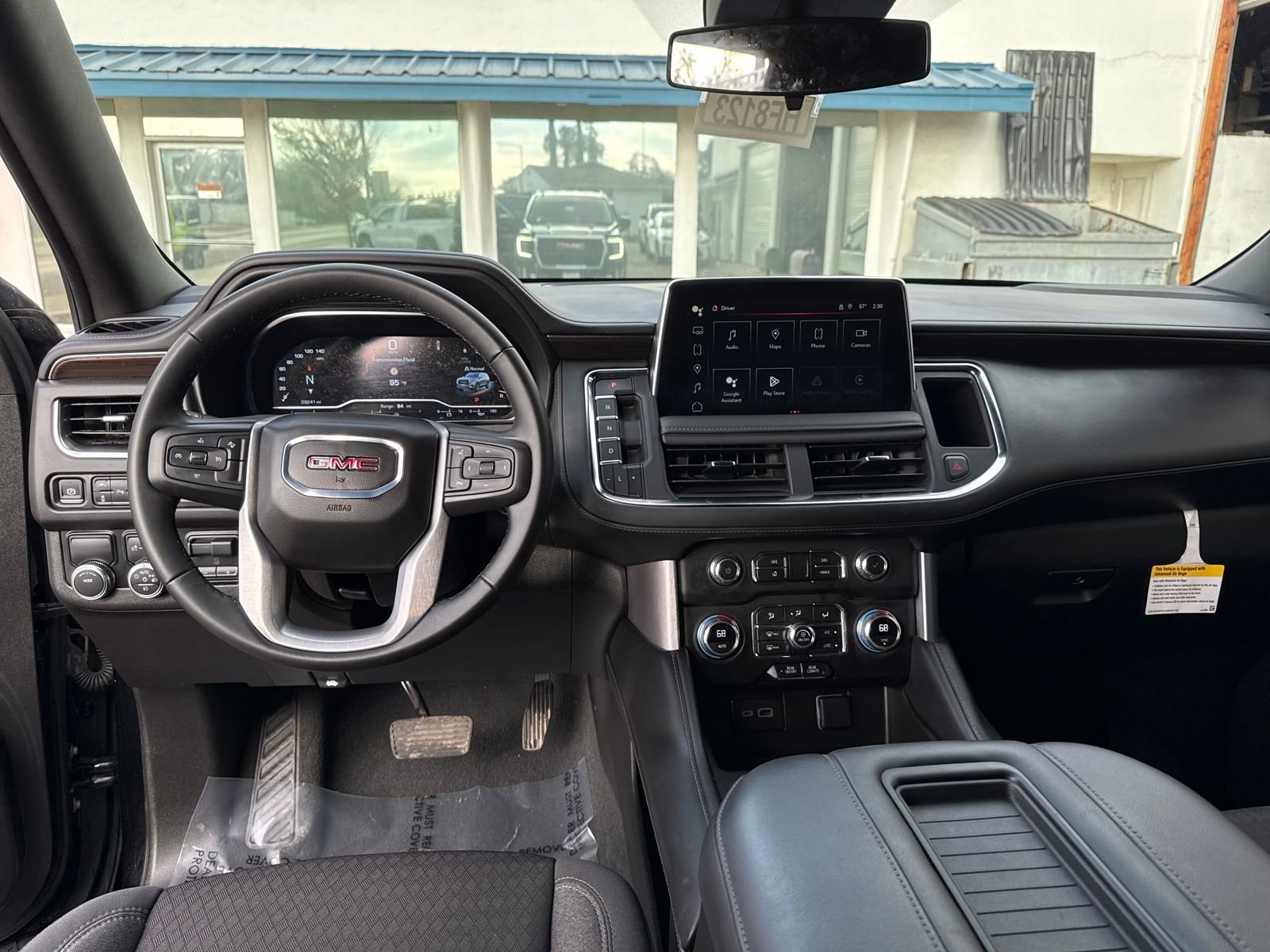 Used 2024 GMC Yukon SLE w/ Gmc Pro Safety Plus Package RWD image 12