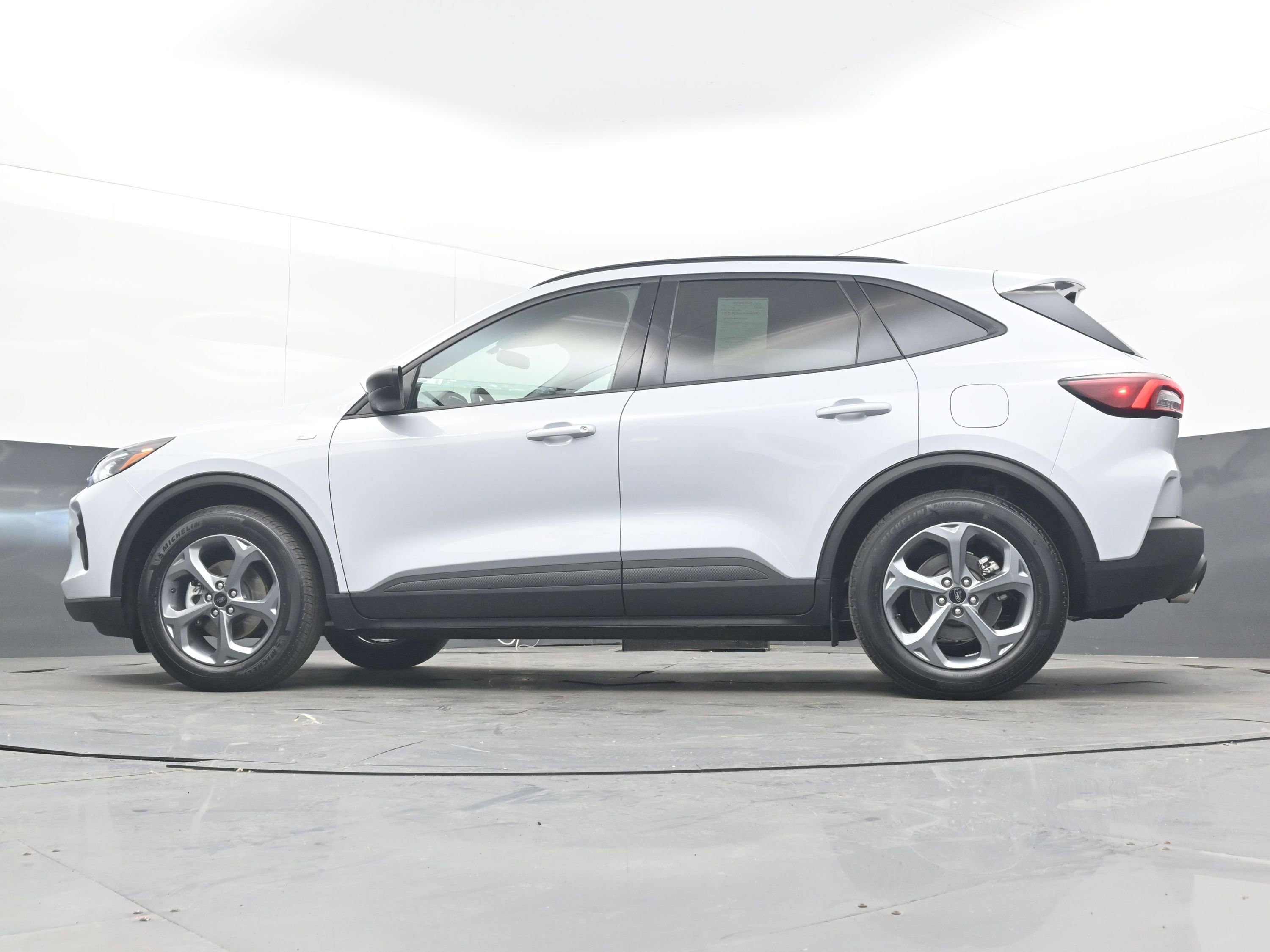 Used 2025 Ford Escape ST-Line image 25