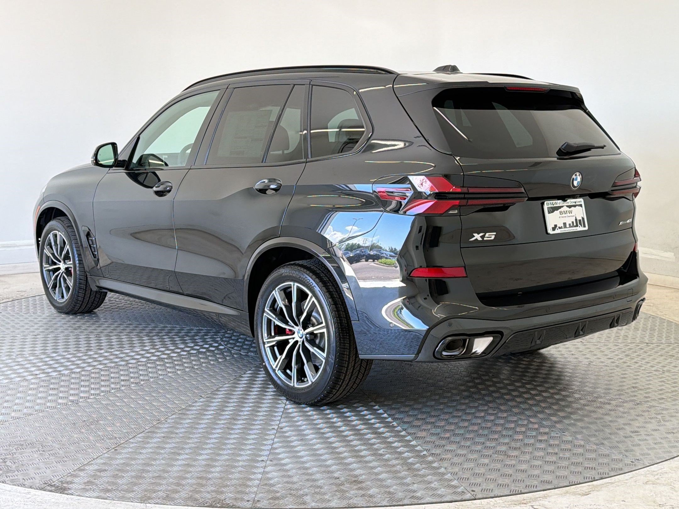 New 2026 BMW X5 xDrive40i w/ M Sport Package AWD/4WD image 3