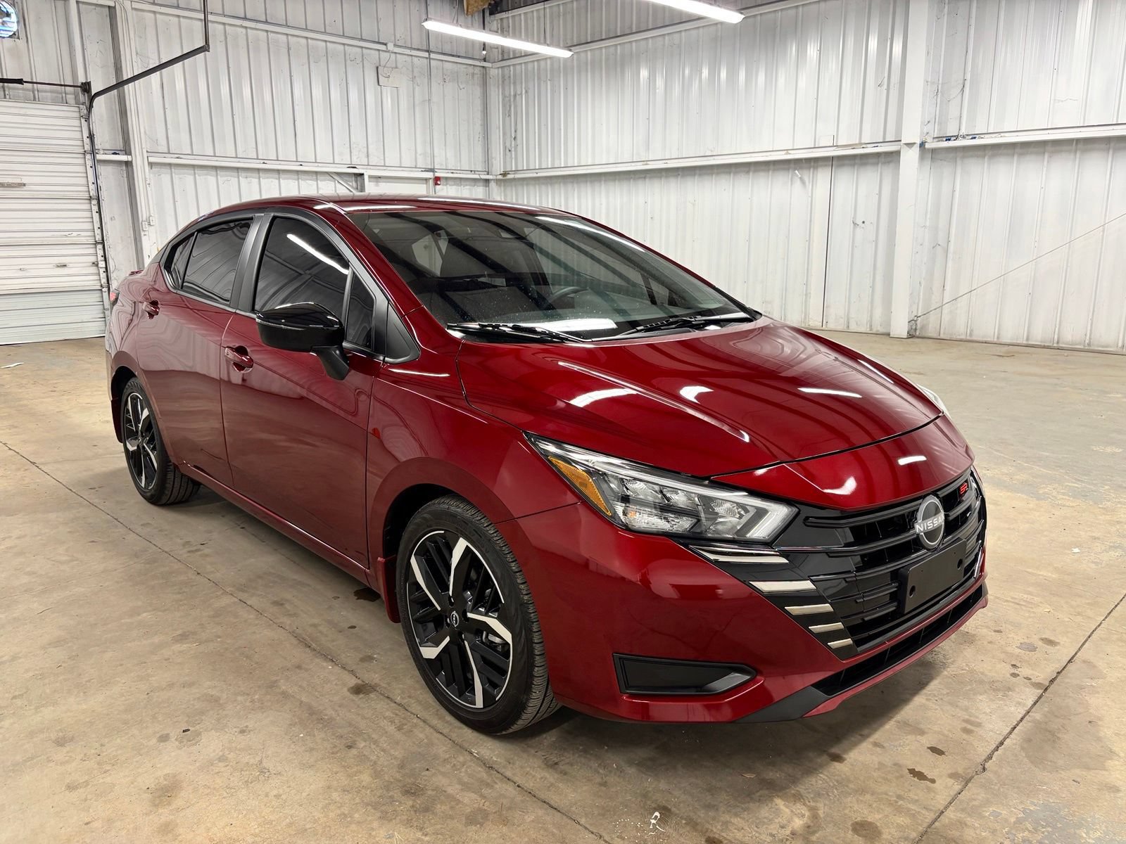 Used 2025 Nissan Versa SR w/ Trunk Package FWD image 1