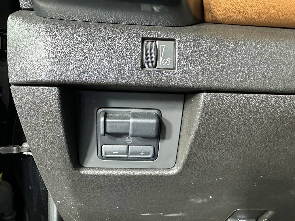 Used 2024 GMC Canyon AT4 w/ Technology Package AWD/4WD image 21