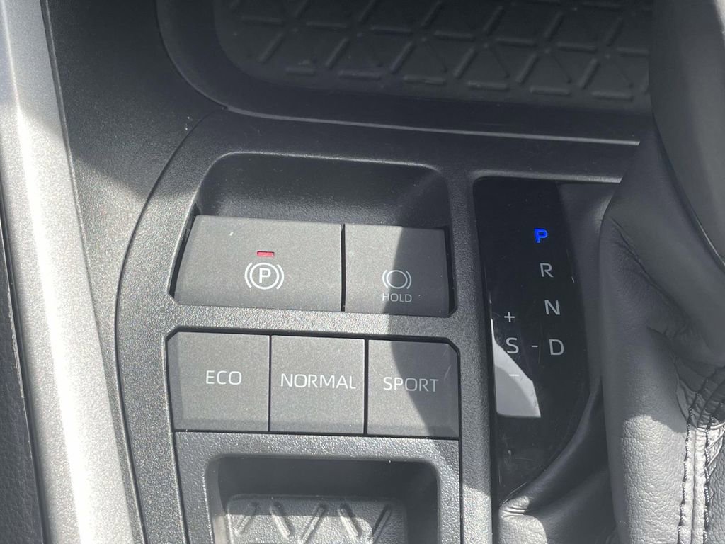 Used 2025 Toyota RAV4 XLE Premium image 32