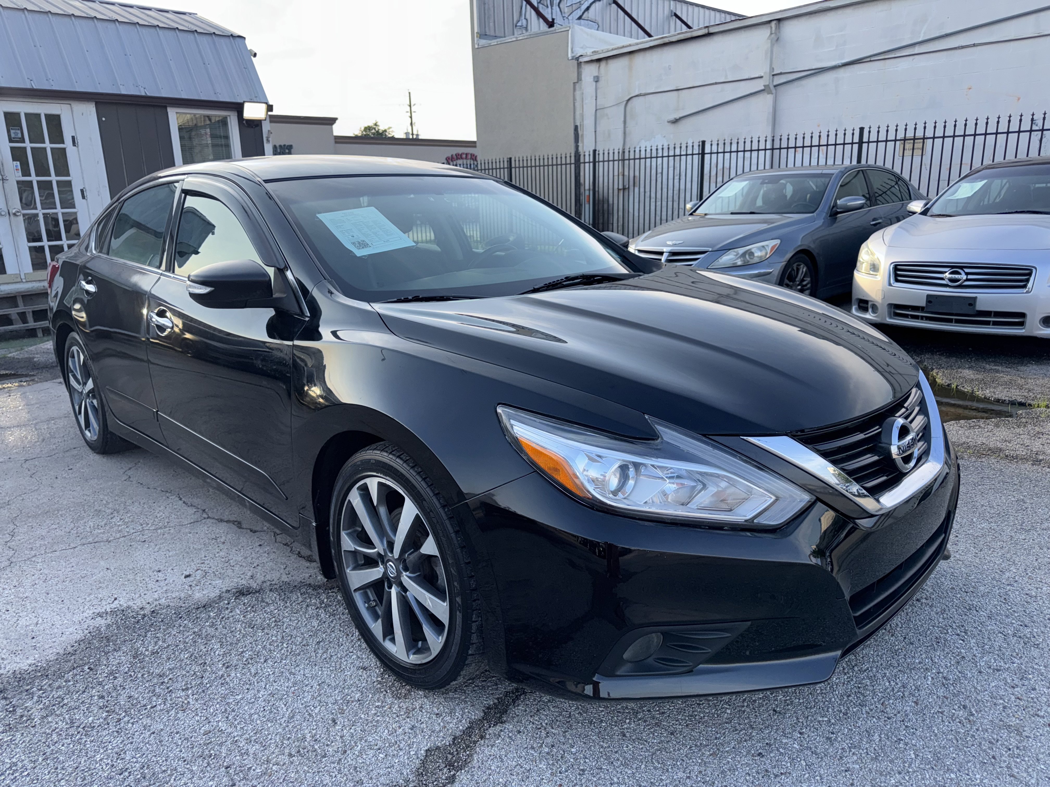 Used 2016 Nissan Altima 2.5 SR image 2
