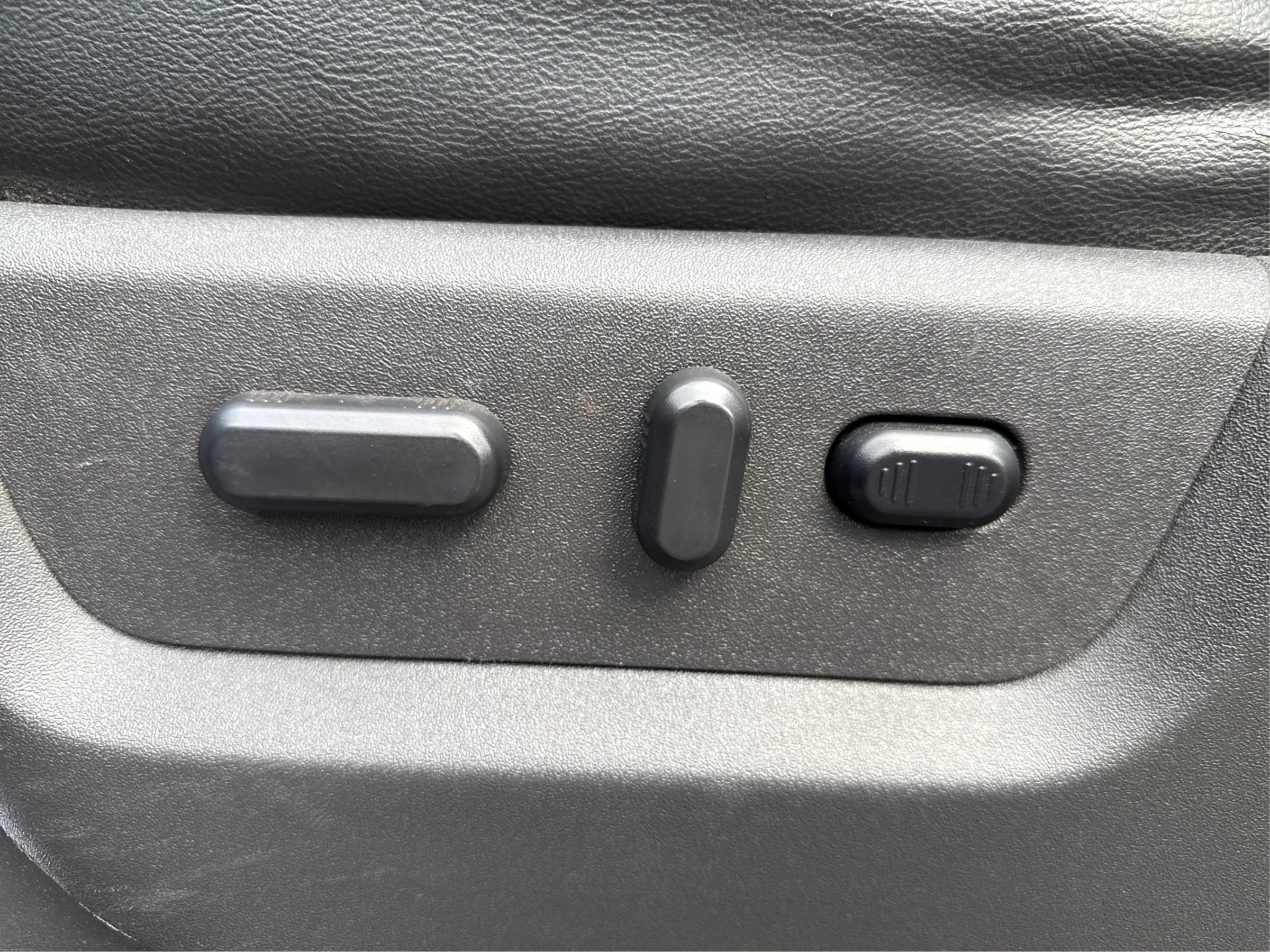 Used 2015 Ford F350 Lariat image 22