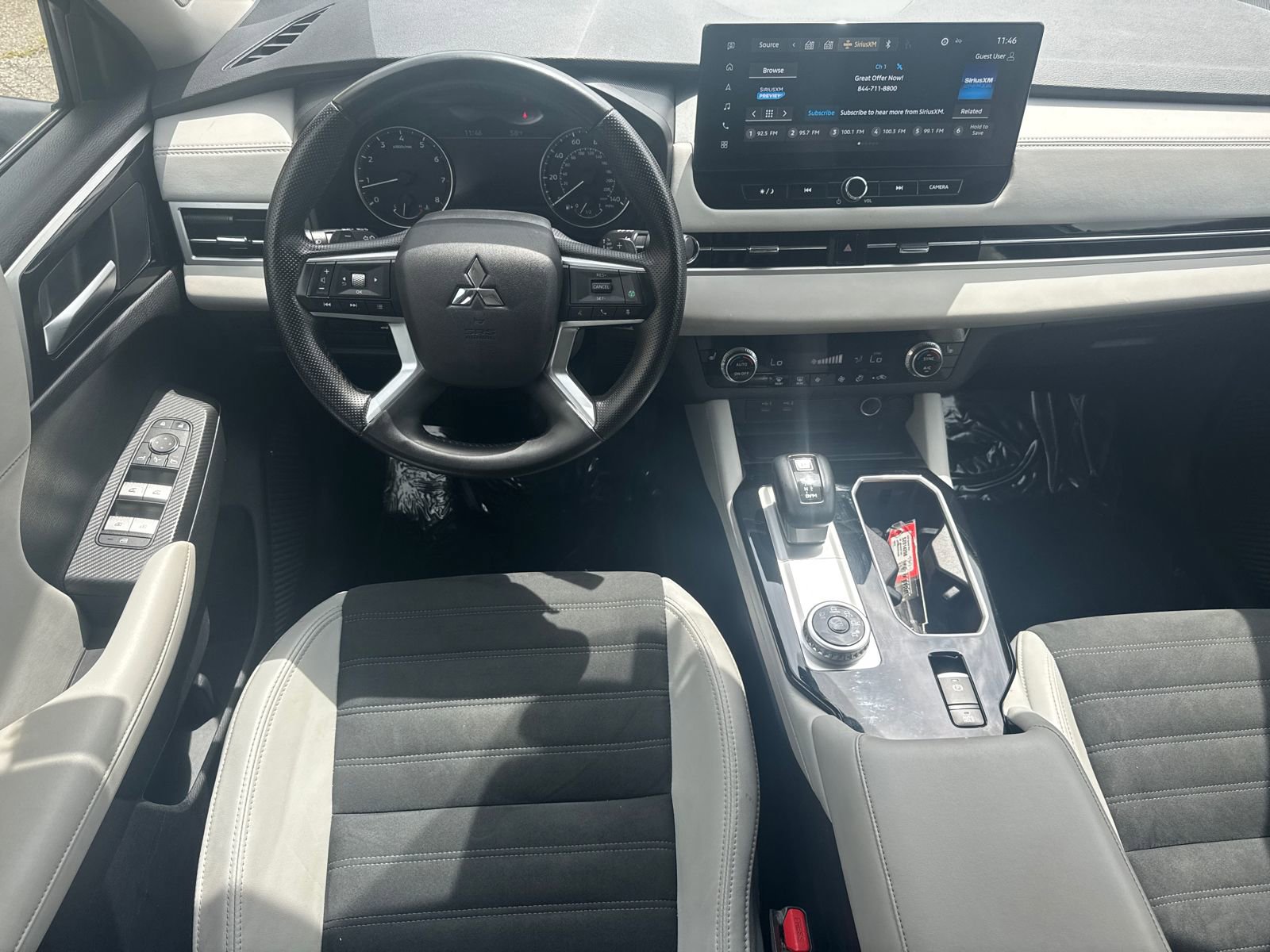 Used 2025 Mitsubishi Outlander SE FWD image 23