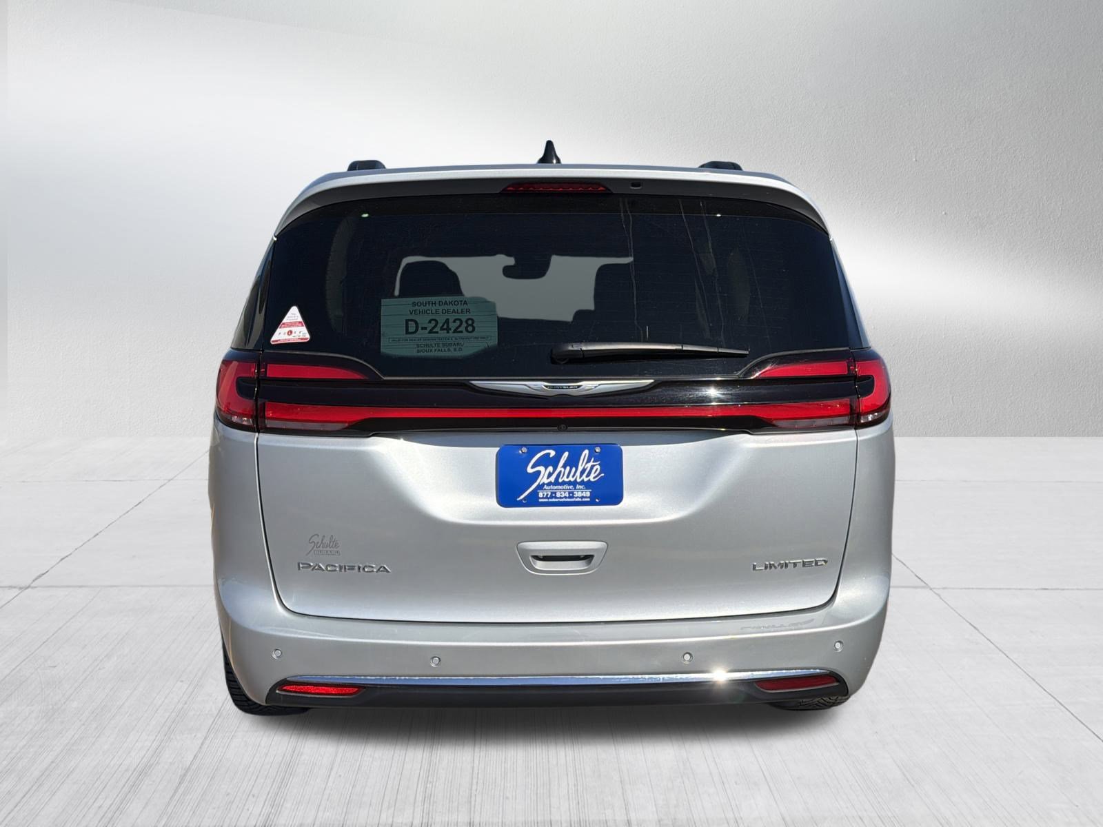 Used 2023 Chrysler Pacifica Limited image 6
