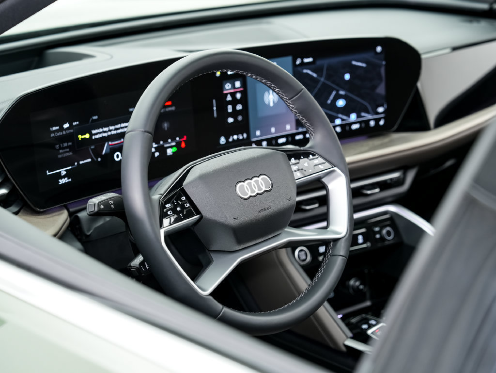 Certified 2025 Audi Q5 Premium Plus w/ Premium Plus AWD/4WD image 9