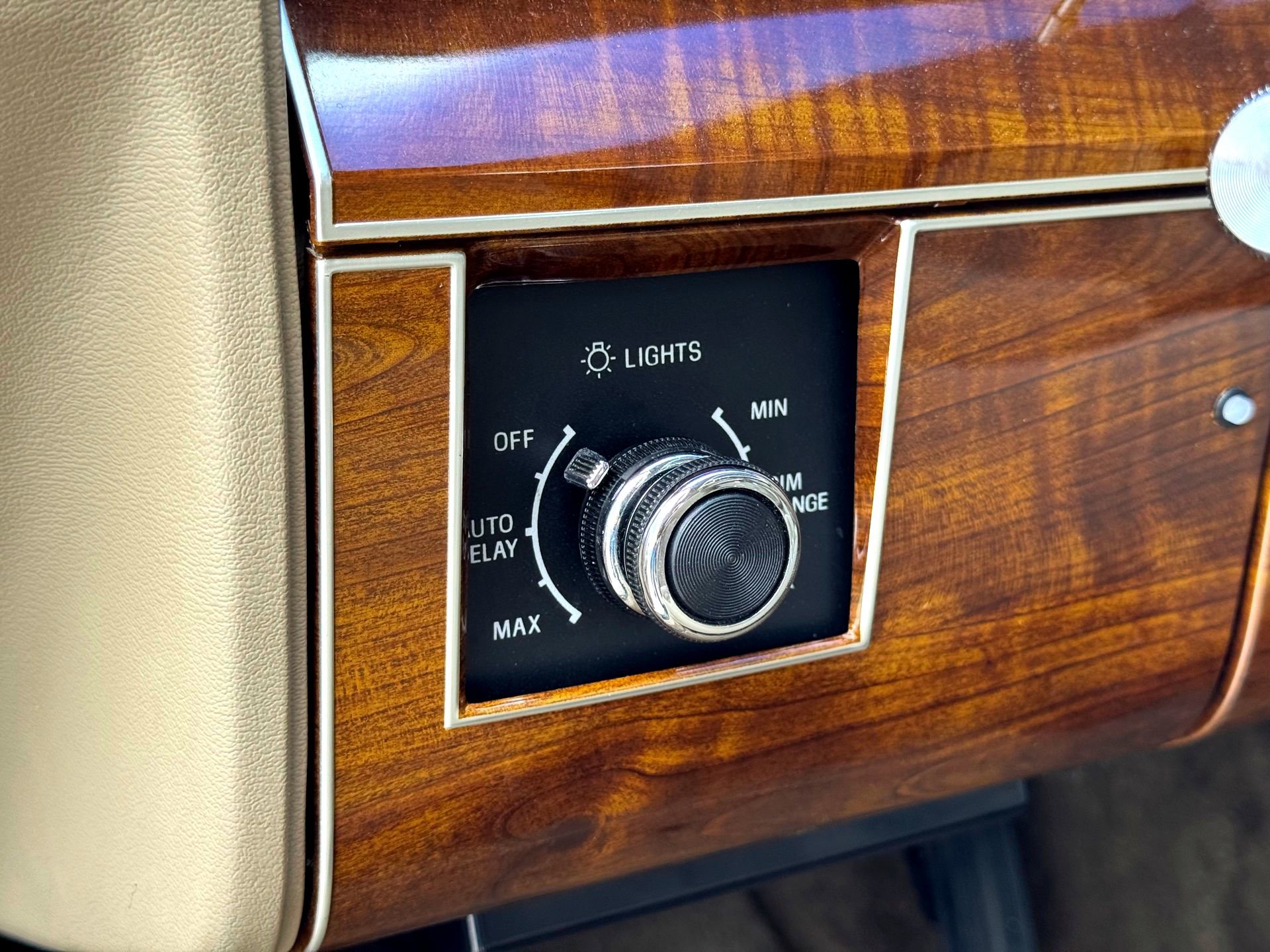 Used 1989 Lincoln Town Car Signature RWD image 22