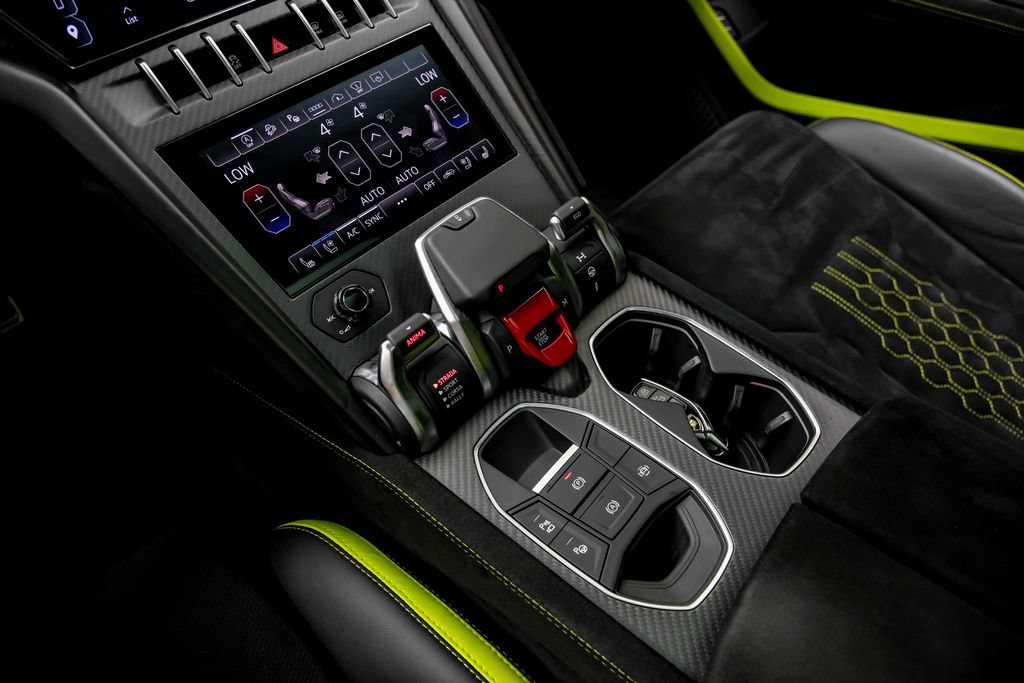 Used 2023 Lamborghini Urus Performante AWD/4WD image 32