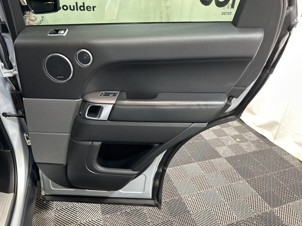 Used 2020 Land Rover Range Rover Sport HSE image 12