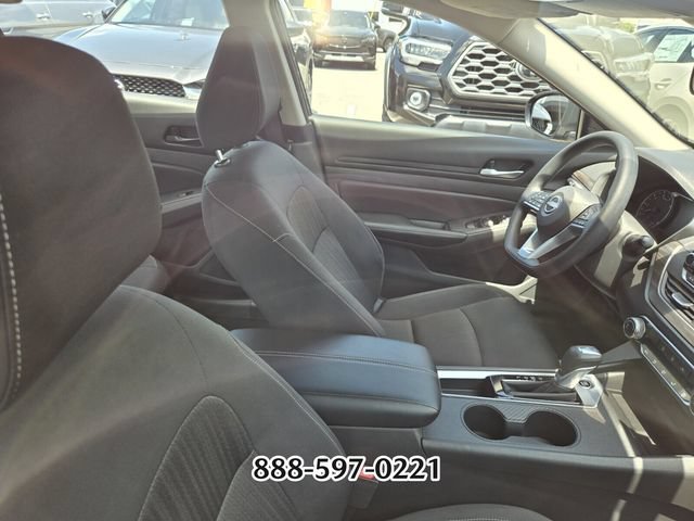 Used 2025 Nissan Altima 2.5 SV FWD image 8