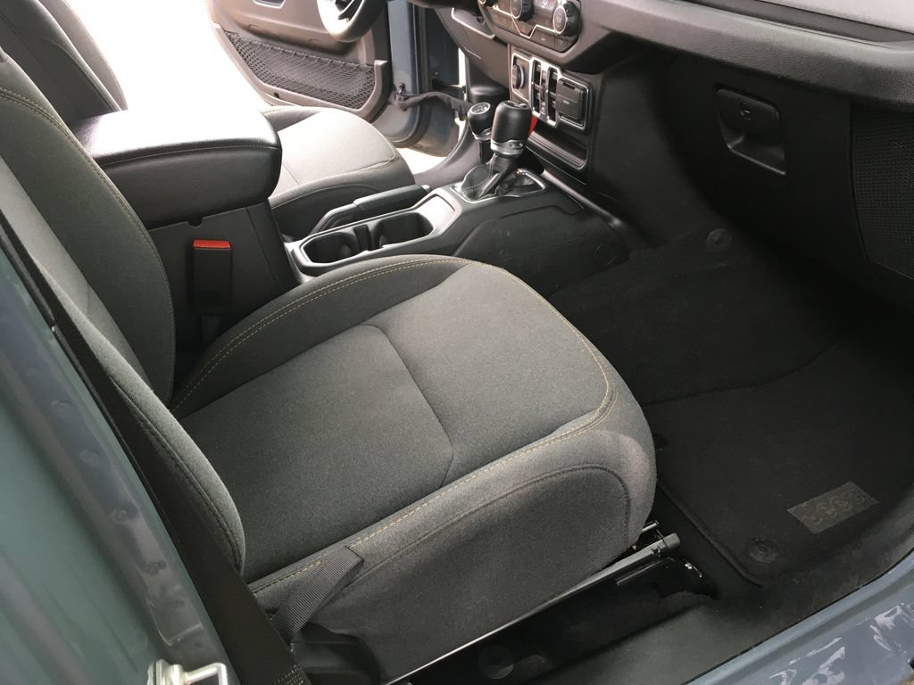Used 2024 Jeep Wrangler Unlimited AWD/4WD image 31