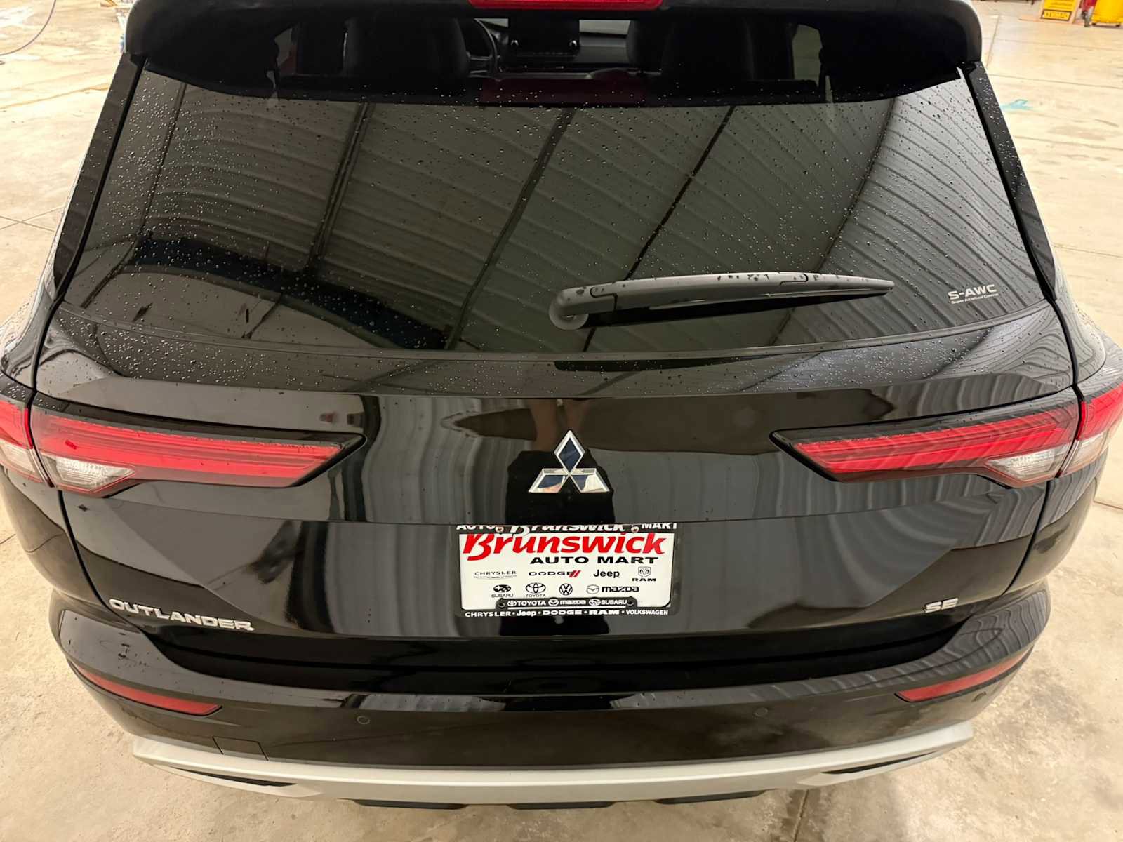 Used 2024 Mitsubishi Outlander SE AWD/4WD image 16