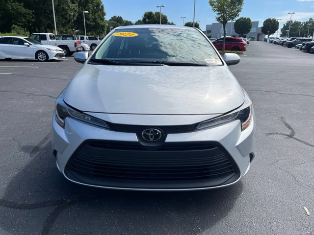 Used 2024 Toyota Corolla LE FWD image 2