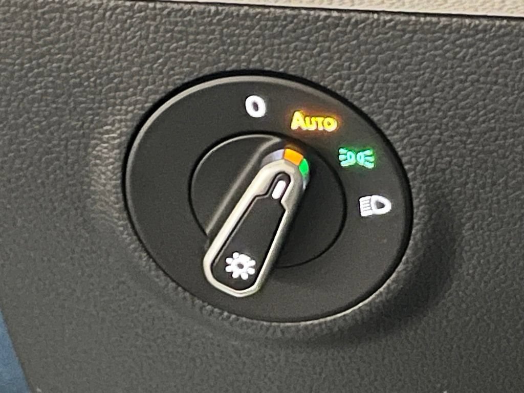 New 2026 Volkswagen Taos SEL AWD/4WD image 17