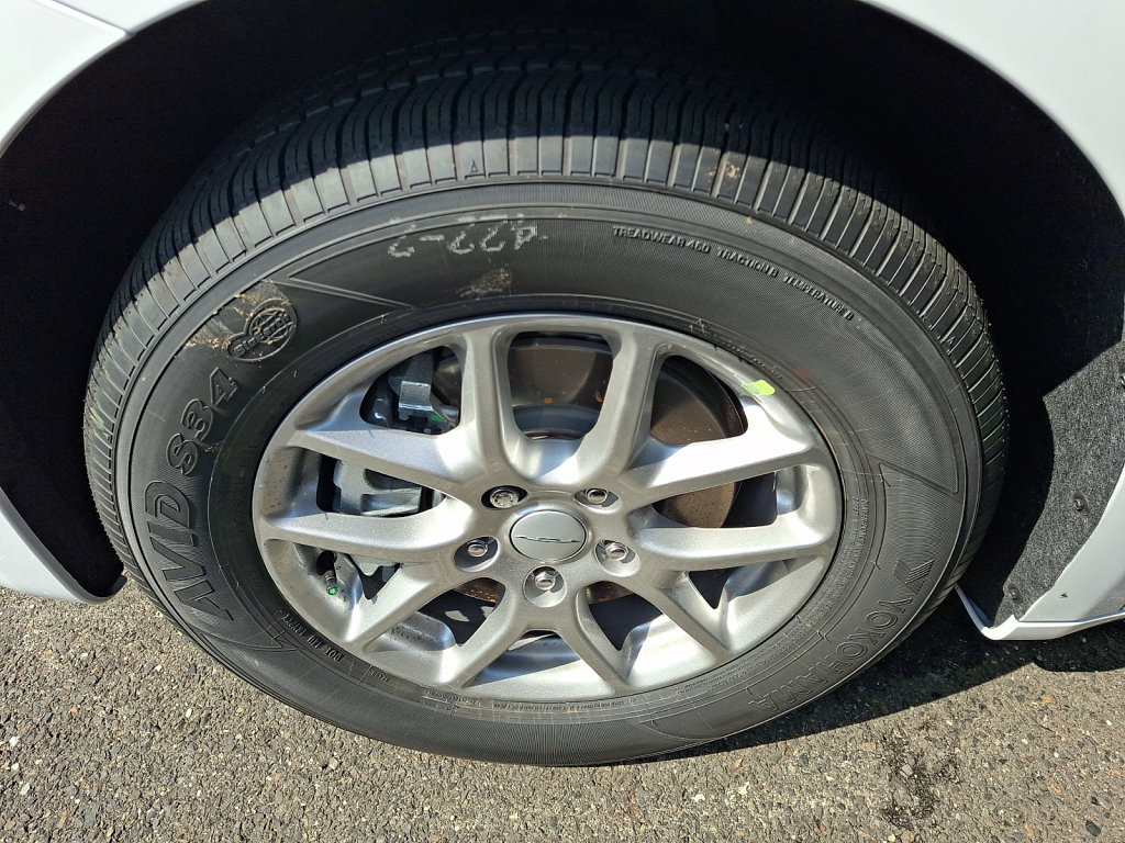 New 2027 Chrysler Pacifica Select w/ Family Tech Group FWD image 4
