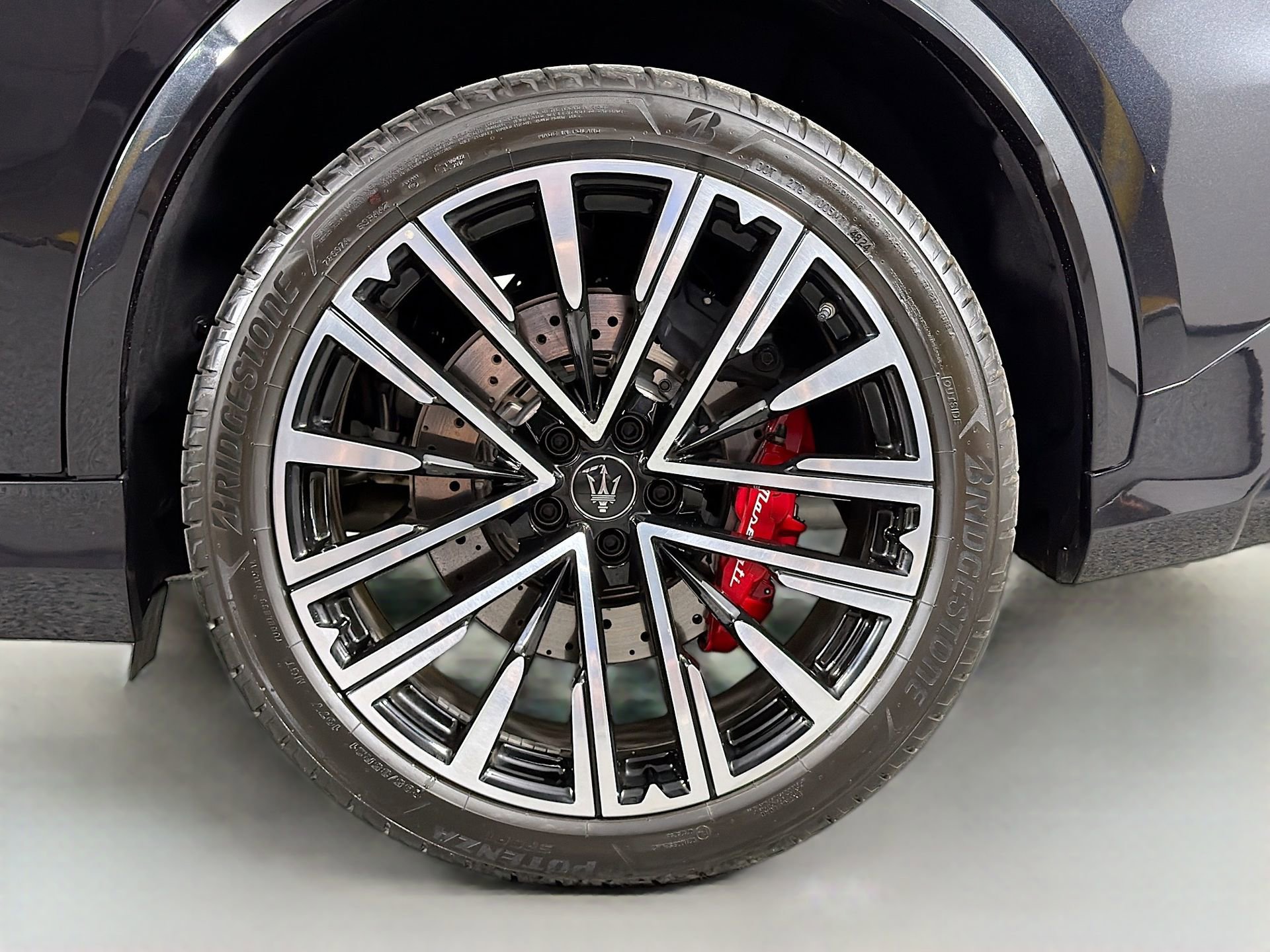 Used 2025 Maserati Grecale Trofeo AWD/4WD image 33