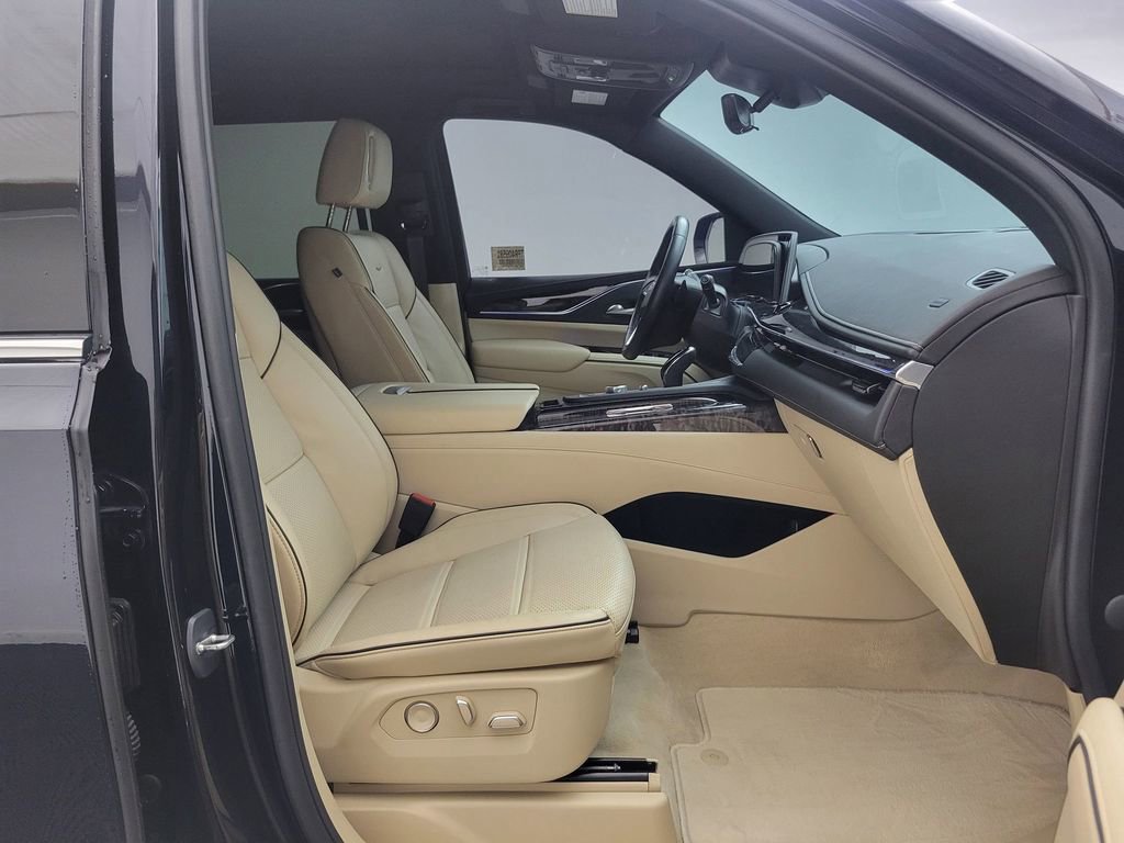 Used 2023 Cadillac Escalade Premium Luxury w/ Performance Package image 26