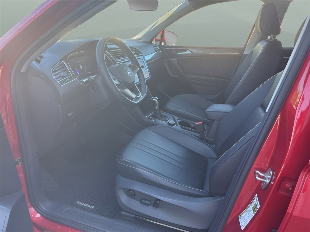 Used 2022 Volkswagen Tiguan SE image 16