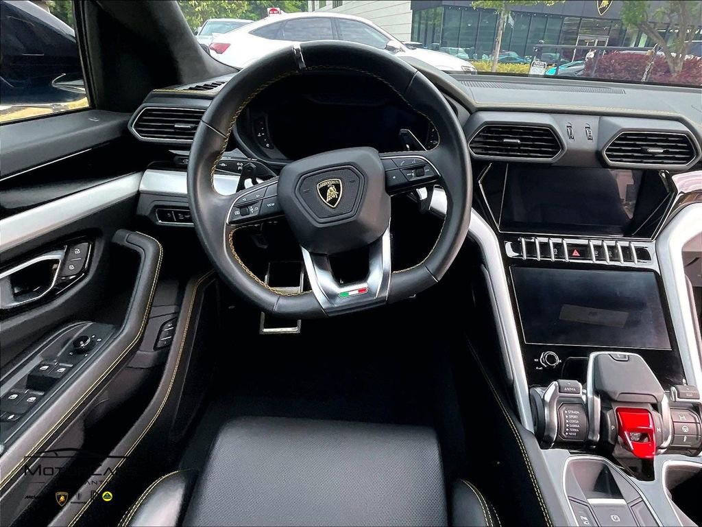 Used 2020 Lamborghini Urus AWD/4WD image 7