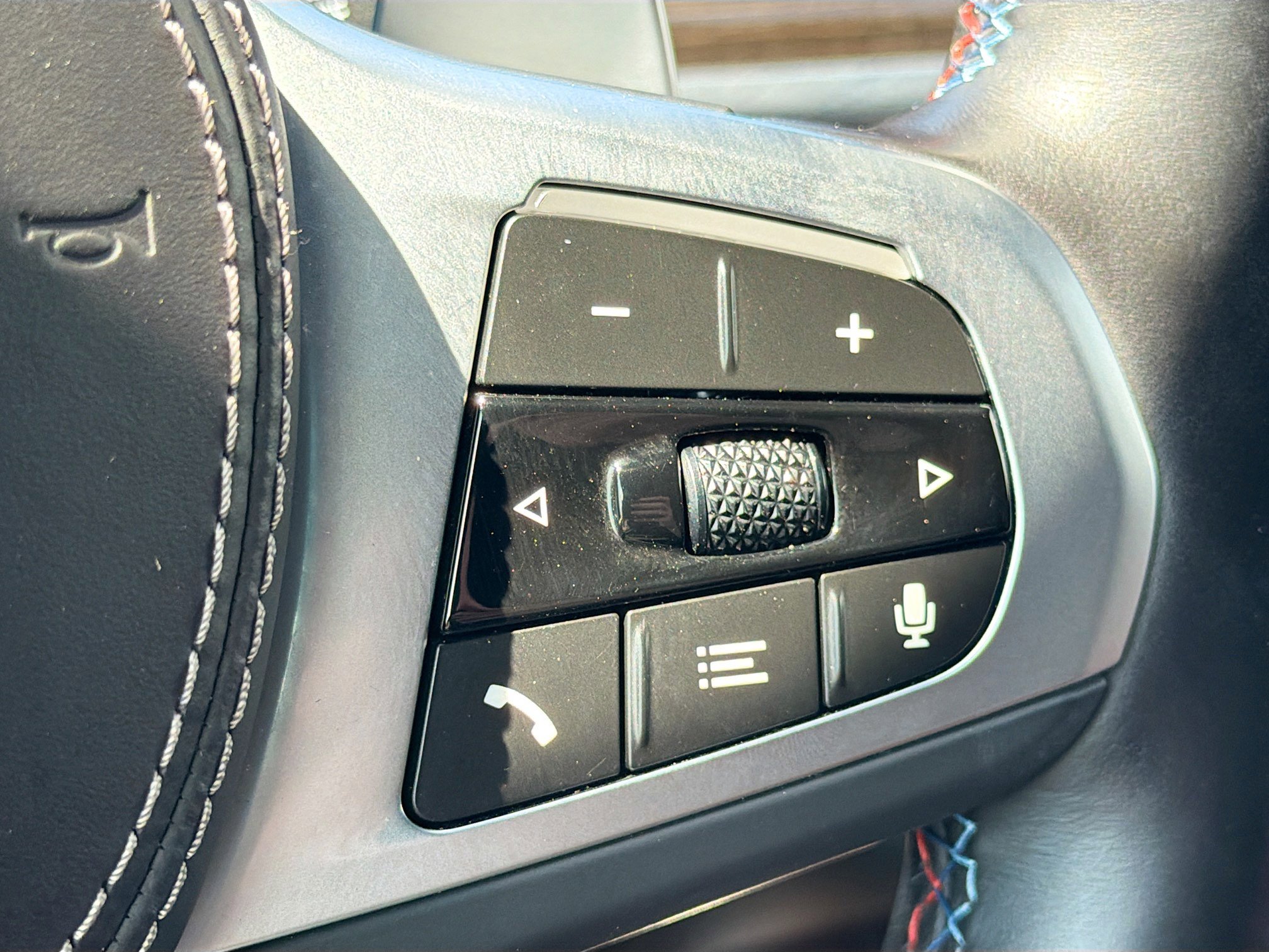 Used 2023 BMW X7 M60i w/ Executive Package image 40