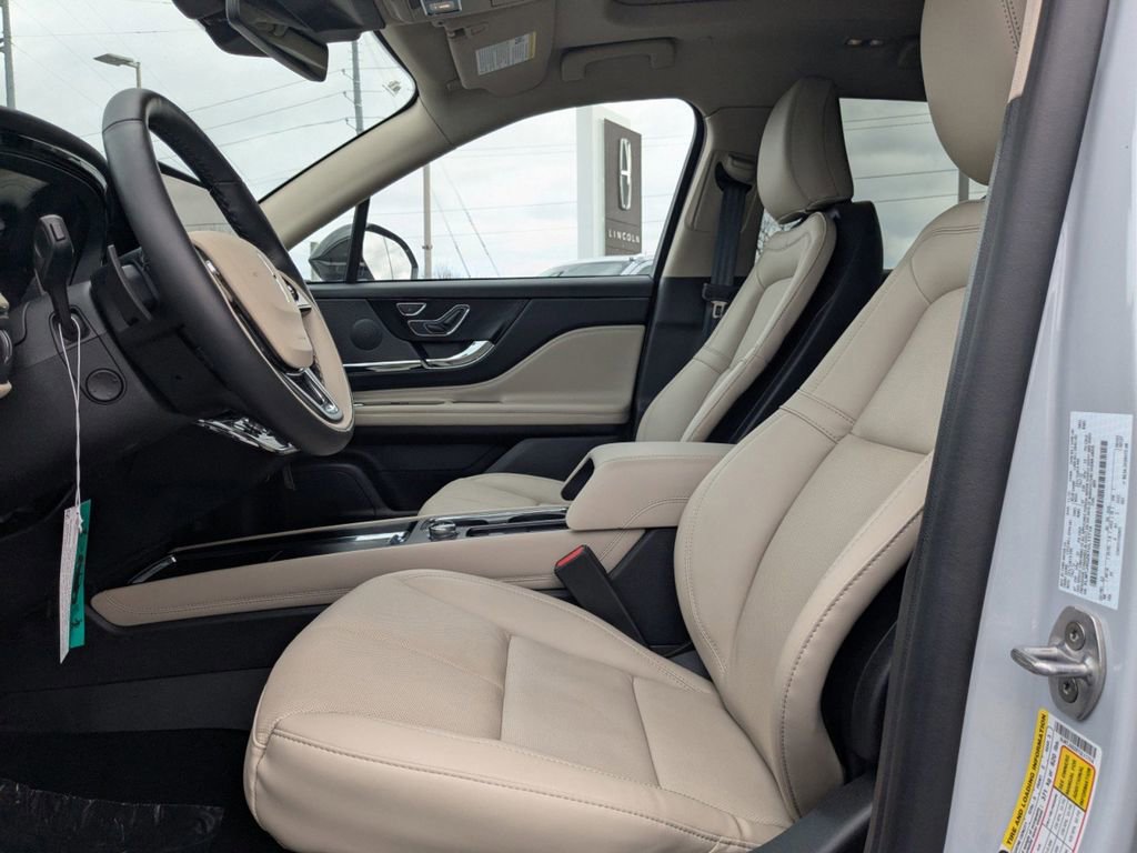 New 2026 Lincoln Corsair Grand Touring image 21