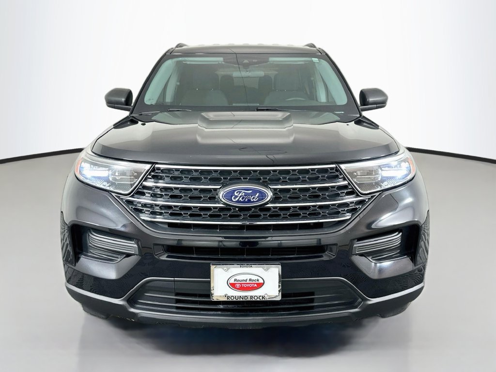 Used 2024 Ford Explorer XLT RWD image 2