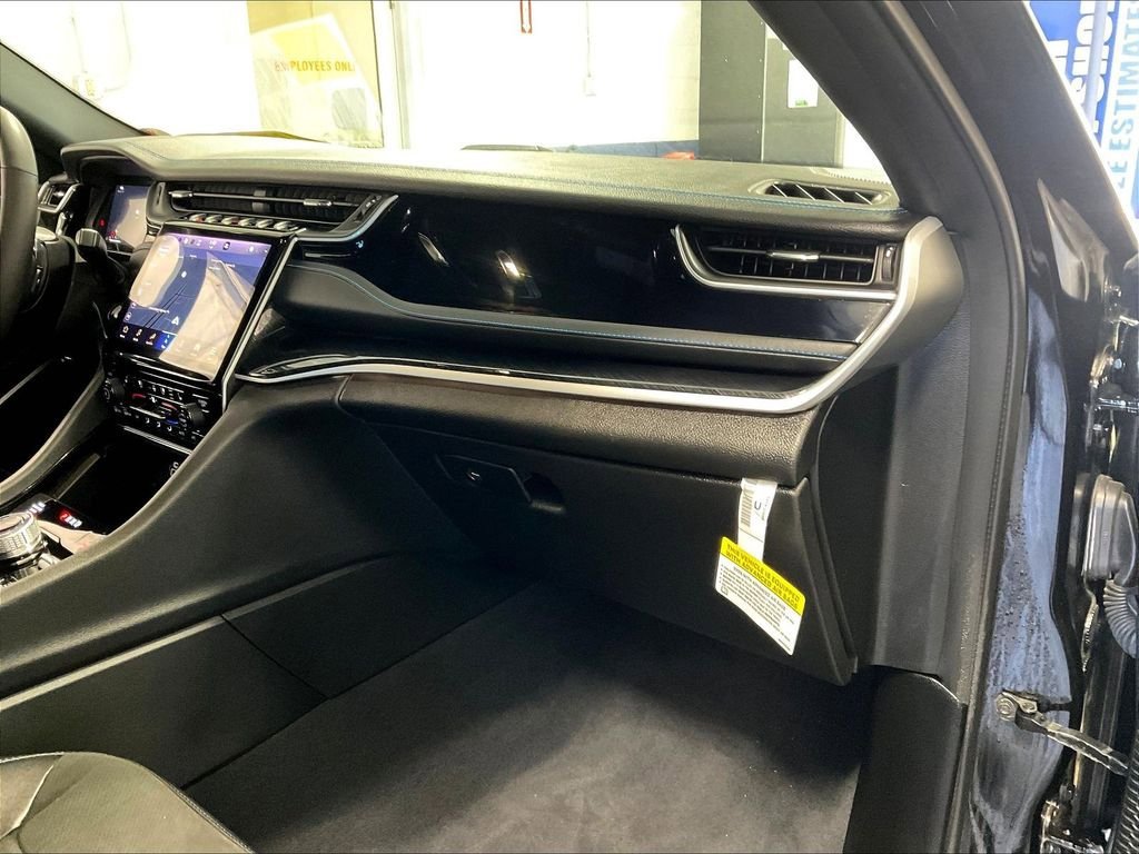 Used 2023 Jeep Grand Cherokee Trailhawk AWD/4WD image 13