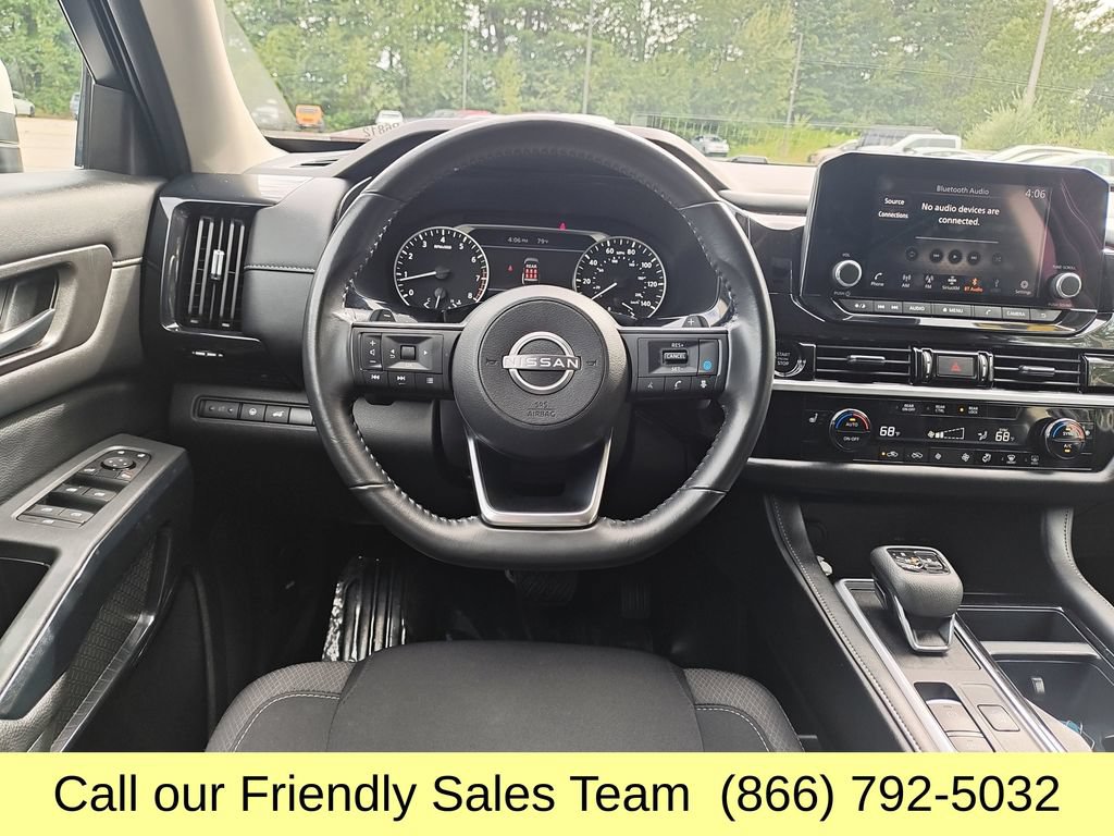 Used 2025 Nissan Pathfinder SV AWD/4WD image 14