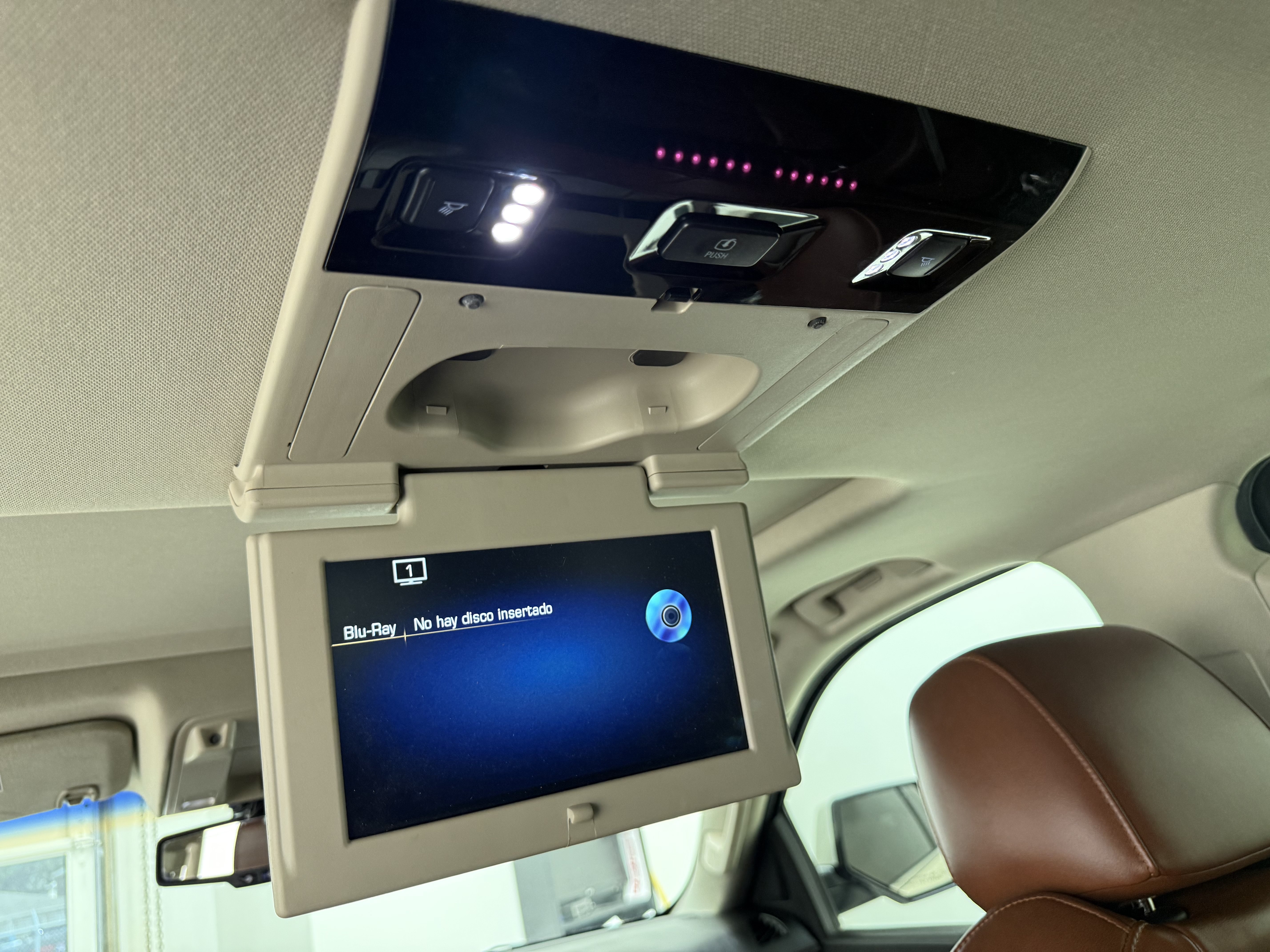 Used 2015 Cadillac Escalade Premium AWD/4WD image 11