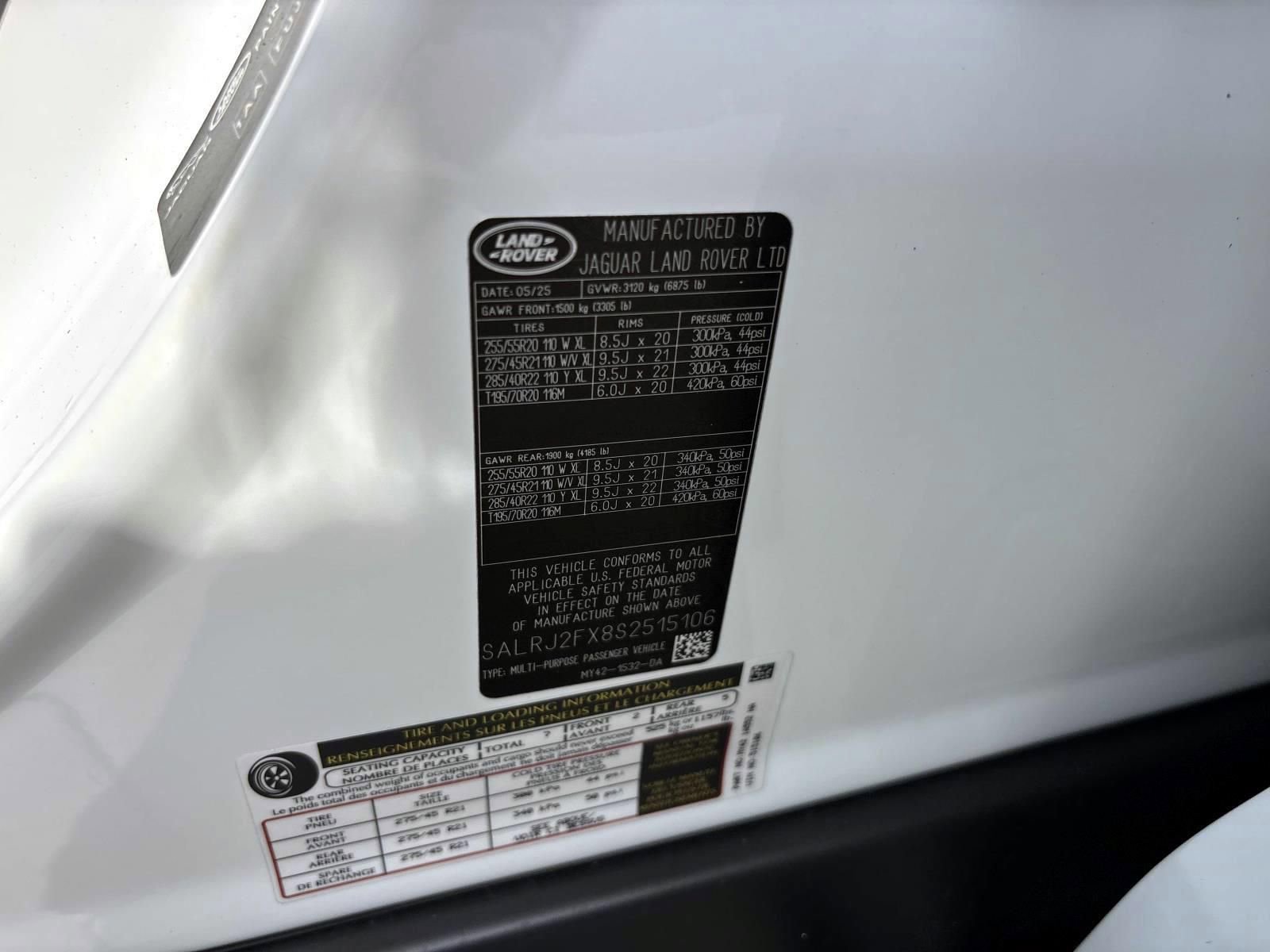 Used 2025 Land Rover Discovery S AWD/4WD image 32